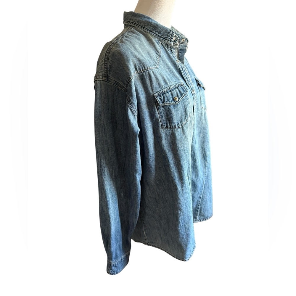 Vintage Wrangler Blues Denim Shirt/Jacket in a Faded Blue - Picture 2 of 12